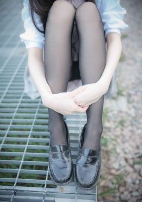 女生头像欧美小女孩哭_BD英语免费全集观看
